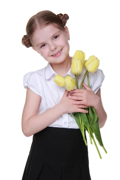 Милая школьница с букетом тюльпанов — стоковое фото
