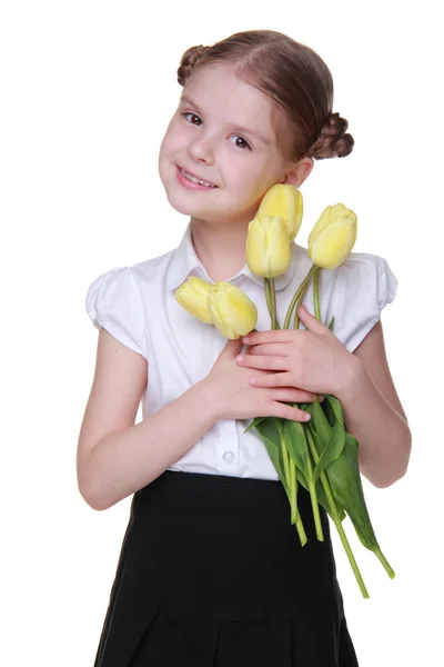 Nettes Schulmädchen mit einem Strauß Tulpen — Stockfoto