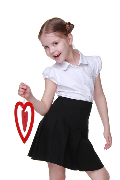 Kırmızı kalp simgesi holding beyaz güzel kız öğrenci — Stockfoto