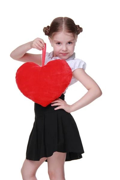 Kaukasische schoolmeisje met rood hartsymbool — Stockfoto