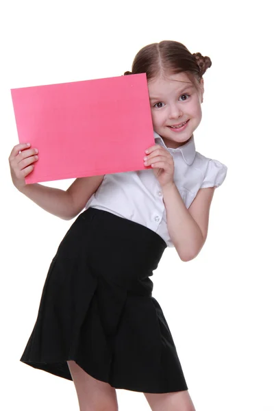 Gelukkig schoolmeisje met een vel papier — Stockfoto