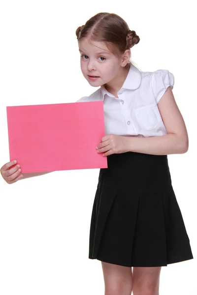 Gelukkig schoolmeisje met een vel papier — Stockfoto