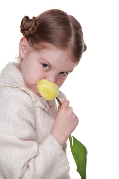 Portret dziewczynki z żółty tulipan — Zdjęcie stockowe