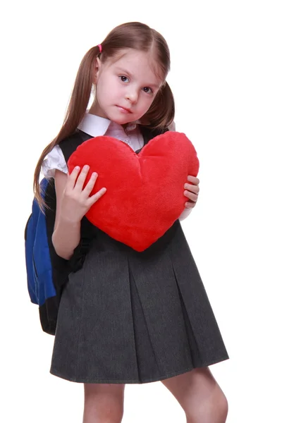 Kavkazská školačka s symbol červené srdce — Stock fotografie