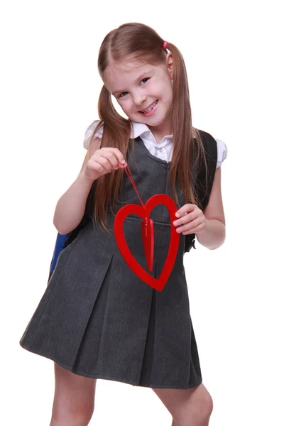 Kırmızı kalp simgesi holding beyaz güzel kız öğrenci — Stockfoto