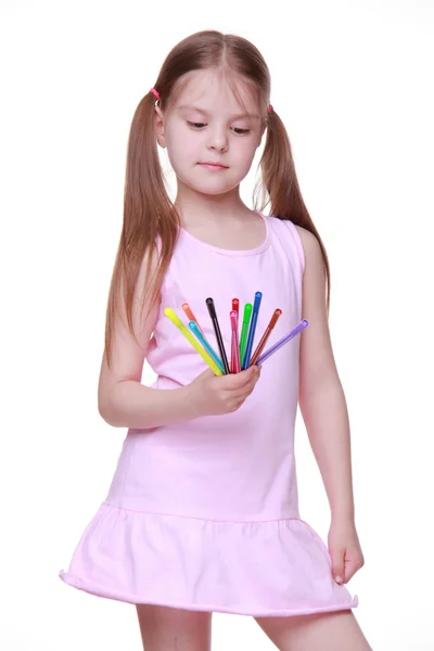 Retrato de estudio de niña con rotuladores —  Fotos de Stock