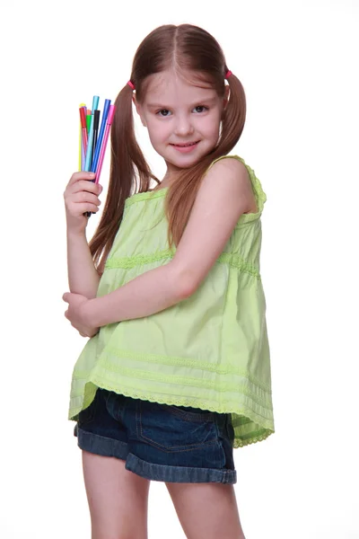 Retrato de estúdio de menina com canetas de feltro — Fotografia de Stock