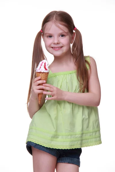 Kleines süßes Mädchen mit Eis — Stockfoto