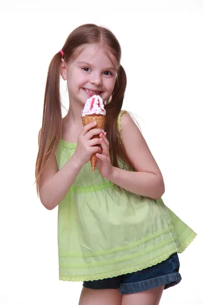 Kleines süßes Mädchen mit Eis — Stockfoto