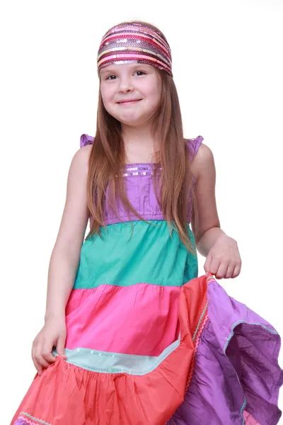 Dziewczynka w kolorowe stroje, pozowanie Studio — Zdjęcie stockowe