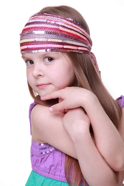 Retrato de uma menina bonita posando em estúdio — Fotografia de Stock