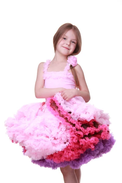 Mooi meisje in een mooie roze jurk geïsoleerd op een witte achtergrond — Stockfoto