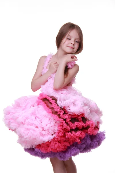 Menina bonita em um lindo vestido rosa isolado em um fundo branco — Fotografia de Stock