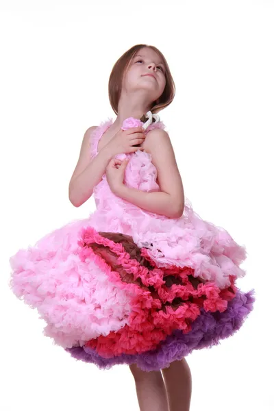 Hermosa niña en un precioso vestido rosa aislado sobre un fondo blanco —  Fotos de Stock