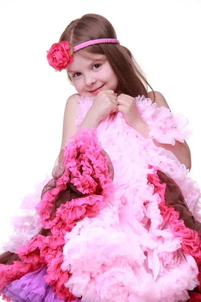 Portret van een klein meisje in een roze jurk — Stockfoto