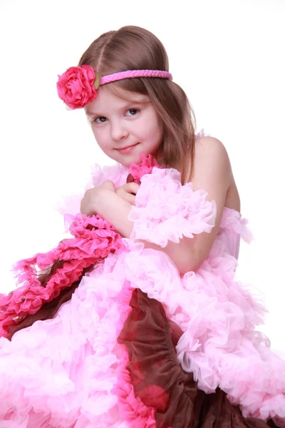 Retrato de uma menina em um vestido rosa — Fotografia de Stock