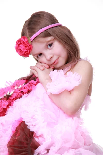 Pembe elbiseli küçük bir kızın portresi. — Stok fotoğraf