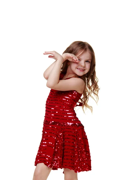 Dziewczynka w piękna czerwona sukienka, pozowanie na kamery — Zdjęcie stockowe