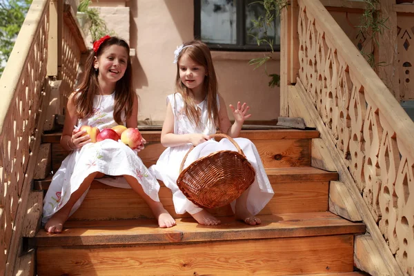 Girls with apples on the stairs — Stock Photo, Image