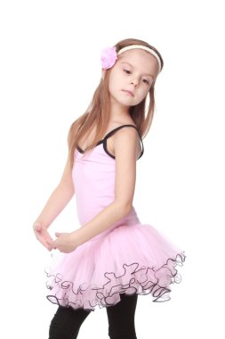 pembe tutu daimi bir bale poz gülümseyen küçük dansçı portresi
