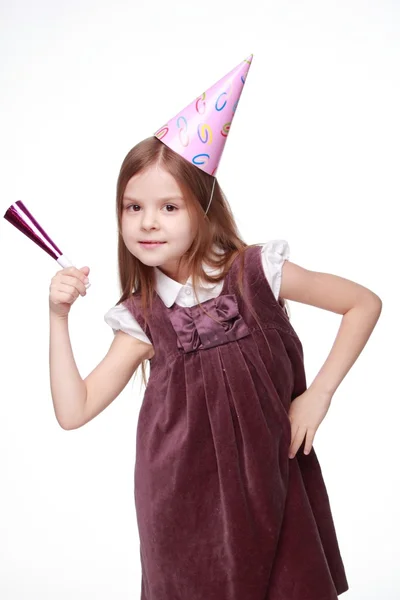 Vidám gyerek lány a nyaralás fél stúdió portré nagyon örömteli gyerek lány születésnapi party — Stock Fotó