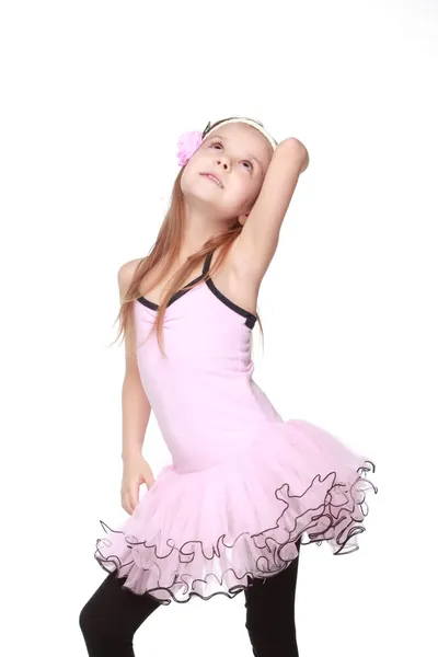 Jolie enfant exprimer ses sentiments sur la danse Mignon petit danseur de ballet avec de beaux cheveux debout dans une pose de ballet — Photo