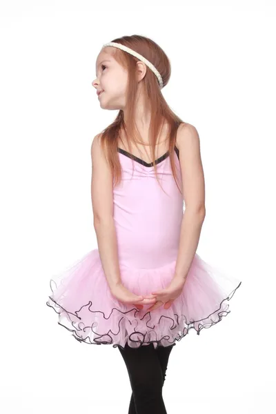 Fröhlich lächelndes kleines Mädchen in einem Tutu, das auf isoliertem Weiß über Schönheit und Mode tanzt — Stockfoto