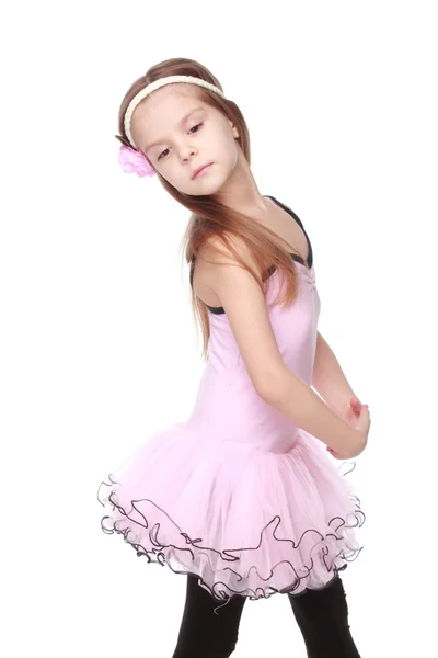 Молодая балерина в прекрасных пачках танцует, как свингирл на белом фоне — стоковое фото