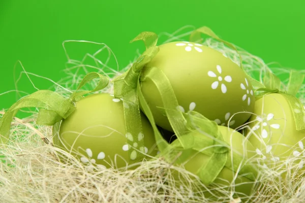 Colored egg with a pattern in the Easter basket — Stock Photo, Image