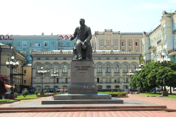 Arquitetura no centro da cidade moderna de Kiev, Ucrânia — Fotografia de Stock