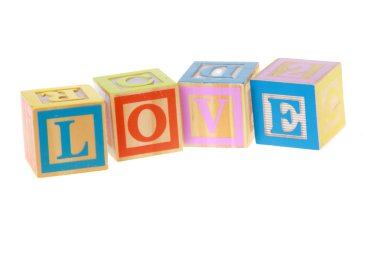 Kelime aşk bloklarla çocuk kadın el ele tutuşur