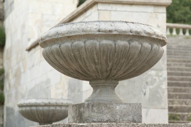 taş vazo dekorasyon korkuluk merdiven