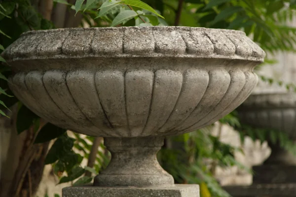 Pedra vaso decoração corrimão escadas — Fotografia de Stock