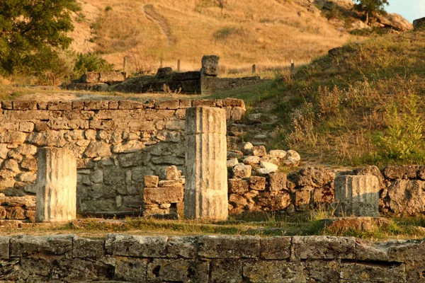 Archaeological excavations and the ruins of the ancient city in the sun — Stock Photo, Image