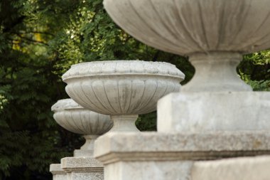 taş vazo dekorasyon korkuluk merdiven