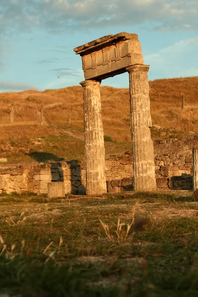 Archeologické vykopávky a ruiny starověkého města na slunci — Stock fotografie