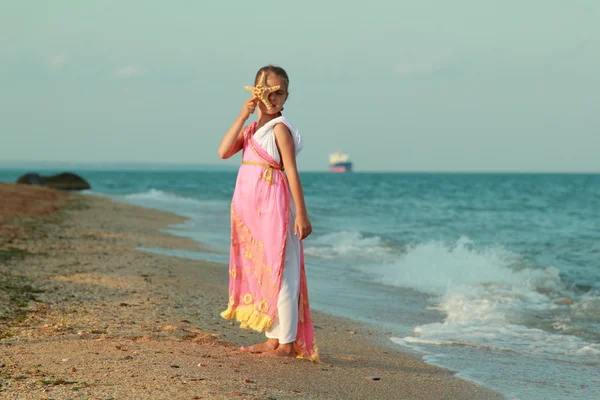 Young girl in a role of the Greek goddess of outdoors — Stock Photo, Image