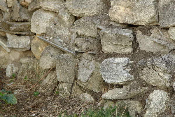 Gammal stenmur kollapsar — Stockfoto