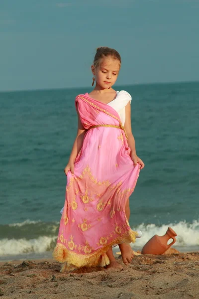 Vestido de menina em estilo antigo — Fotografia de Stock