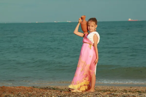 Vestido de niña en estilo antiguo —  Fotos de Stock