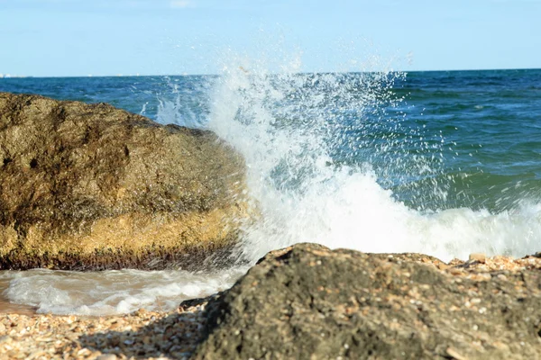 Piękne wybrzeża z piasku i kamieni — Zdjęcie stockowe