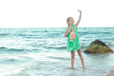 Antik amfora tunik, Yunan gülümseyen küçük kız tutar.