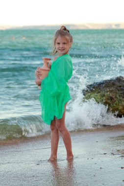 sevimli genç kız güzel bir gülümseme ile güzel bir Yunan tanrıçası.