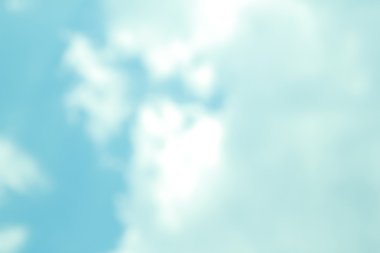 Bulutlara yakın mavi gökyüzü