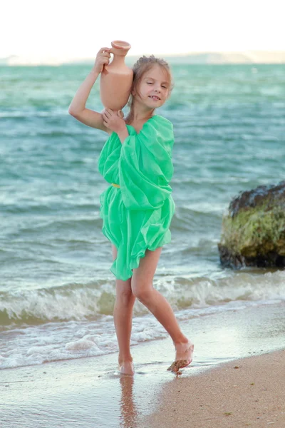 Cute young girl with a lovely smile as a beautiful Greek goddess. — Stock Photo, Image