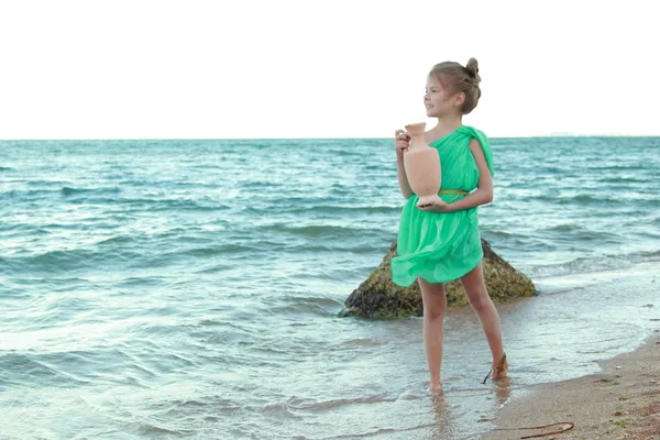 Menina bonito com um sorriso lindo como uma bela deusa grega . — Fotografia de Stock