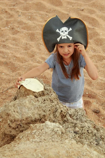 Emotional young girl in a pirate hat is angry and looking for treasure — Stock Photo, Image