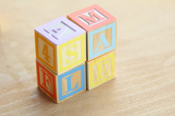 Word verkoop van kinderen blokken. Bord — Stockfoto