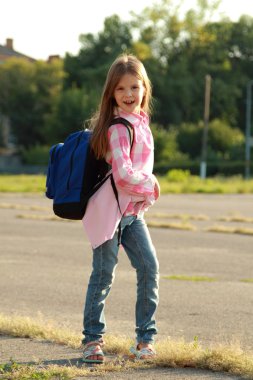 mutlu kız öğrenci açık