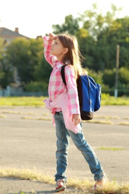 mutlu kız öğrenci açık